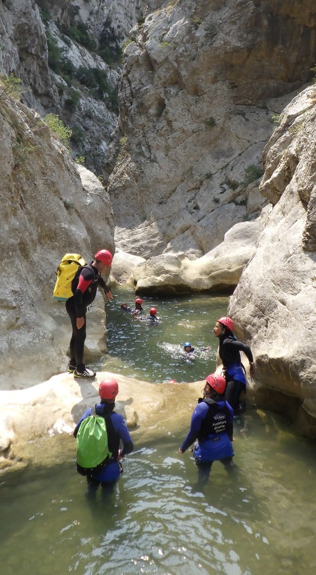 Progression dans une gorge étroite