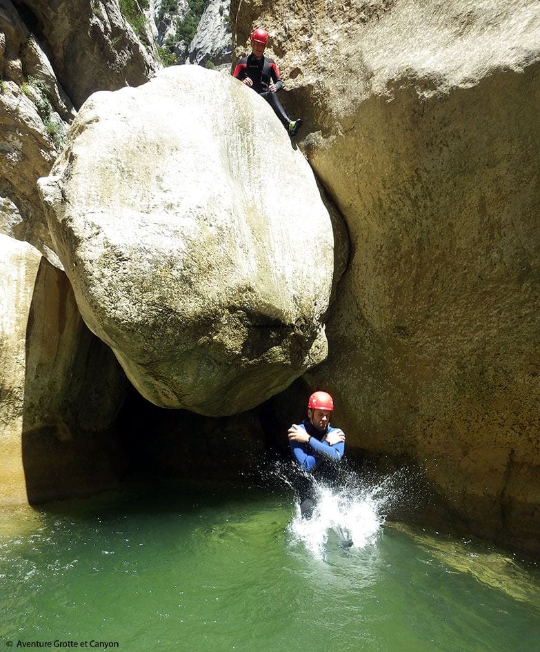 Saut dans une vasque