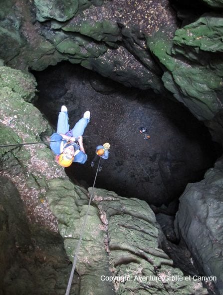 Remontée sur corde dans un puits